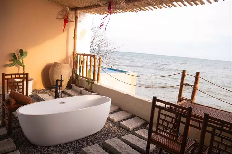 Deluxe Seaview with Bathtubs